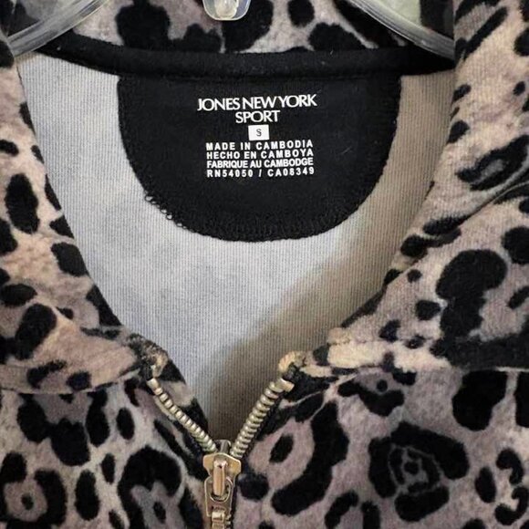 Jones New York Sport, Women’s 1/4 Zip, Leopard Print, So Soft Velour Top Size S - Picture 4 of 6